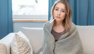 Мастер берет больничный каждые два месяца: законно ли это и что делать?