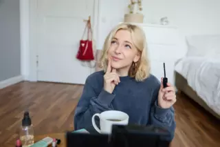 Можно ли работать на дому у клиента с брендом и косметикой салона?